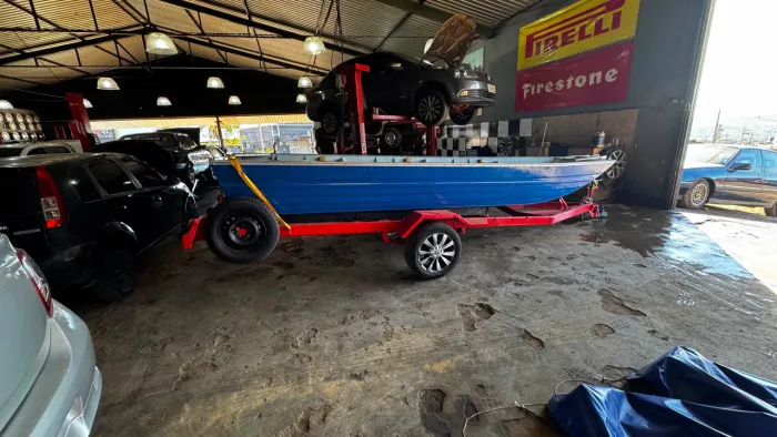 Barco parana com carreta e motor de 15hp