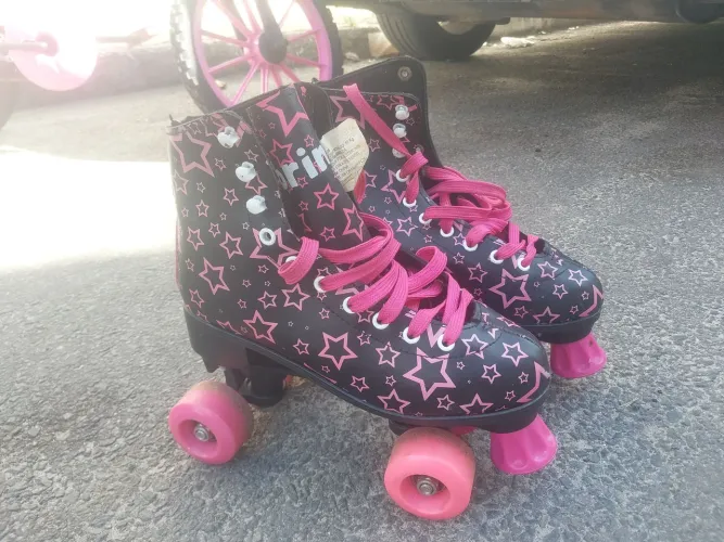Vende-se Par de Patins modelo Feminino Brink+ N°35-36.