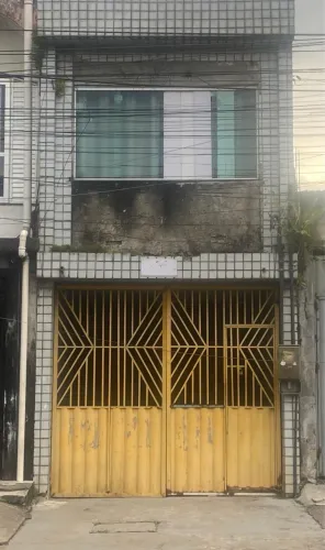 VENDA CASA EM EXCELENTE LOCALIZAÇÃO.