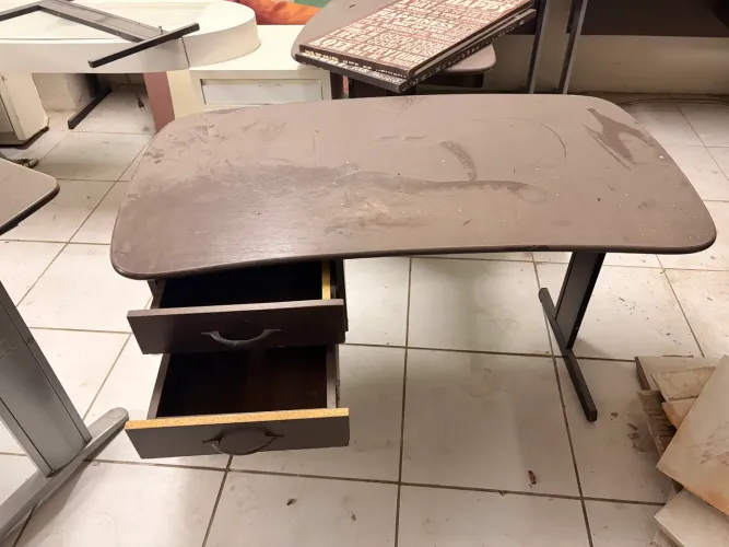 Mesa de escritório com gaveta 120 X 75