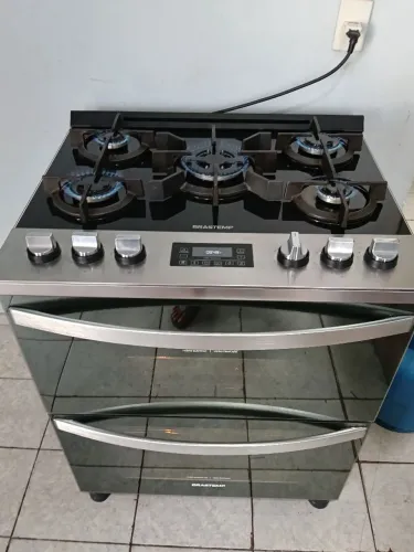 Fogão Brastemp 5 bocas 2 fornos mesa de vidro com painel digital em ótimo estado 