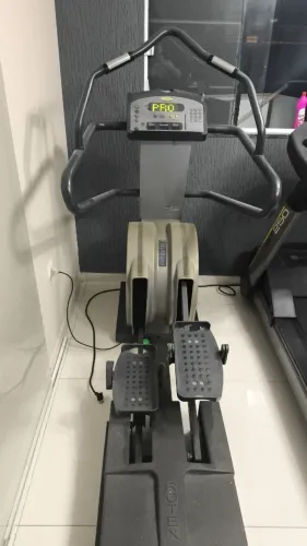 Elíptico tecnogym