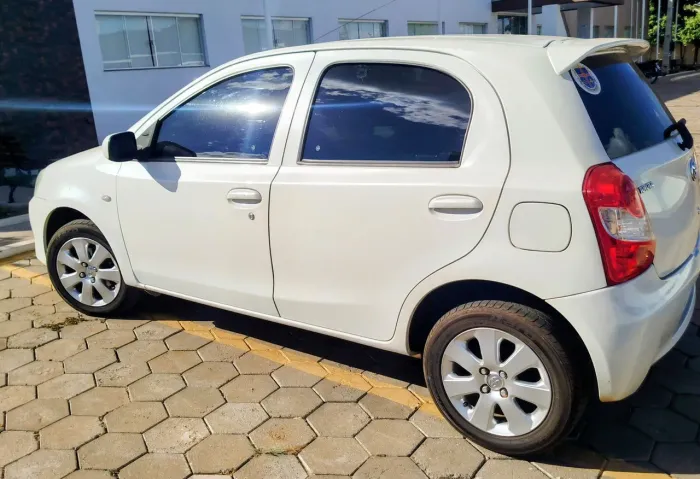 Toyota Etios XS 1.3 Flex 16V 5P Mec. 2013