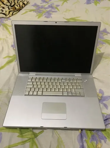 MacBook Pro 17 2008 Funcionando com detalhe na tela não aceito oferta