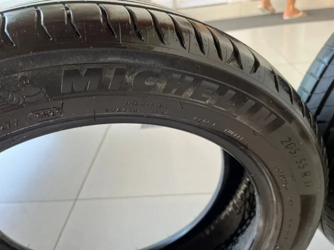 Pneu semi-novo 205/55 R17 Michelin Primacy 4