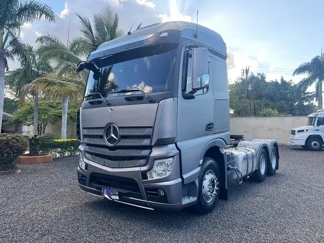 Mercedes Benz Actros 2651 6x4 cavalo traçado em otimo estado