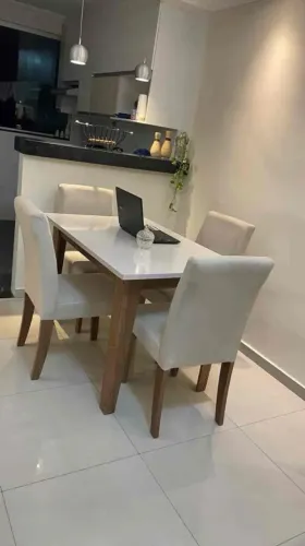 Vendo mesa de 4 cadeiras
