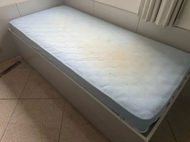 Cama solteiro com colchão