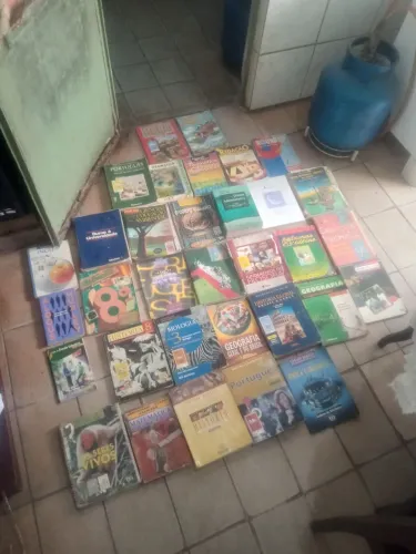 Vendo coleção de livros antigos e atuais