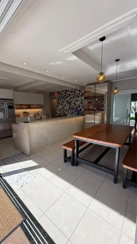 ?Mansão no Cypress Garden | 3 Suítes, Piscina e Área Gourmet