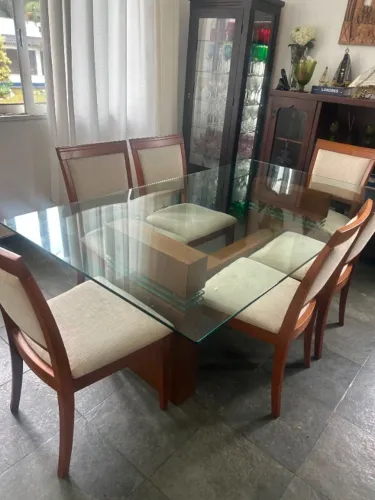Mesa de jantar alto padrão 6 lugares ? Madeira maciça com tampo grosso