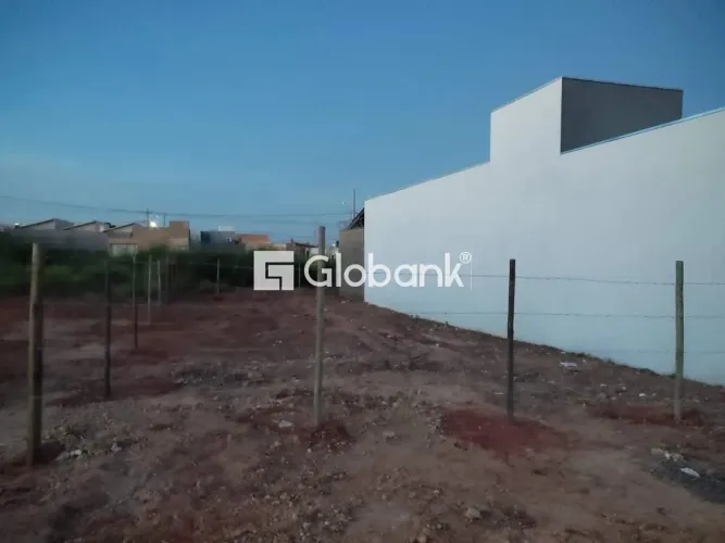 Terreno/Lote em Montes Claros, no bairro Loteamento Novo Primavera, à venda.