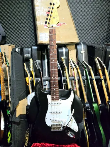 Fender stratocaster Standard japan Mexico /ñ Gibson epiphone prs Squier ibanez Jackson esp