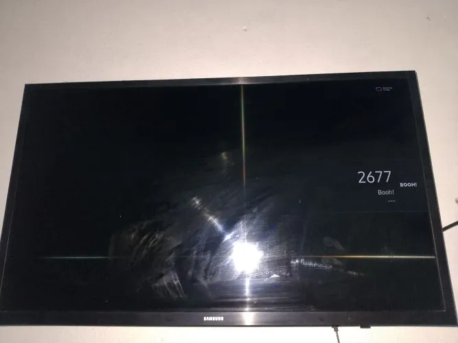 Vendo essa tv sem nenhum defeito 