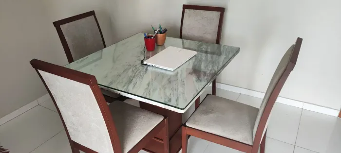 Mesa de jantar 4 lugares