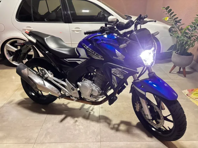 Moto cb300 21000 km rodada em dias so transferi