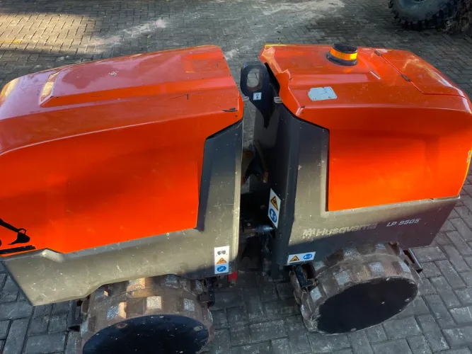 Rolo compactador Husqvarna controle remoto