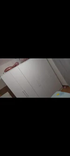 Vende-se guarda roupa nem 2 meses de uso sem nenhum arranhão 900 reais!