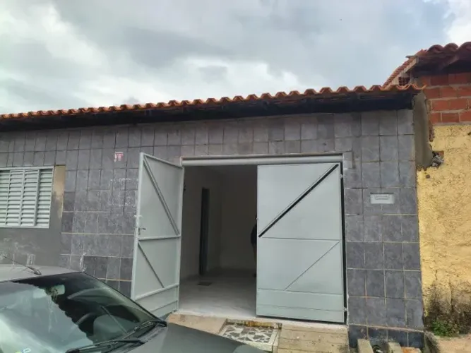 Vende-se Casa Boa, Quitada, com Registro de Imóvel no CJ Esplanada-Zona Sul de Teresina-PI
