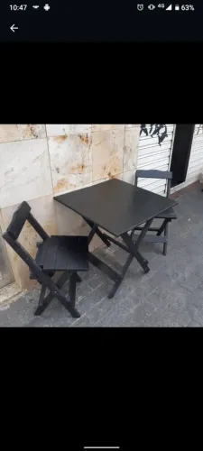 Mesa com 4 cadeira