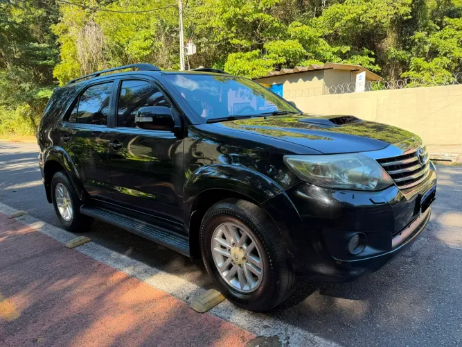 Toyota Hilux SW4 SRV D4-d 4X4 3.0 TDI Dies. AUT 2012