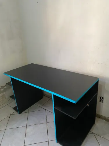 Mesa Gamer Preta Com Detalhes Azul 136x60