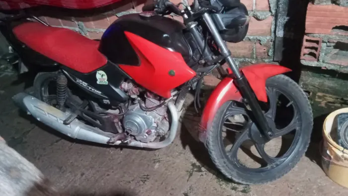 Vende-se uma moto factor modelo 2011 partida elétrica funcionando econômica apenas atrasa