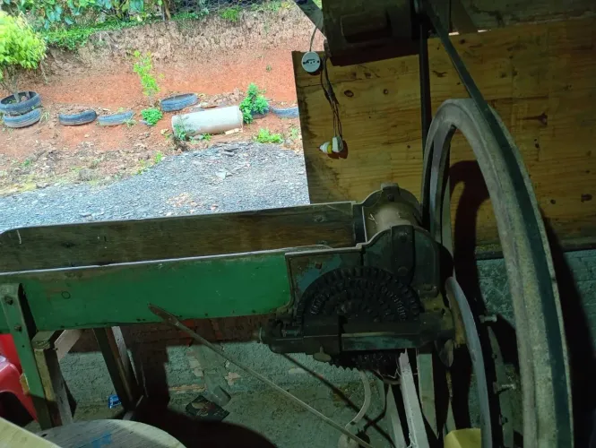 Vendo máquina de picar trato com motor