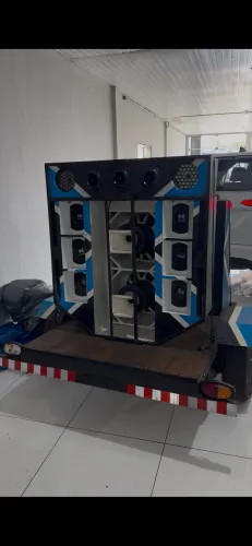 Carretinha com som automotivo