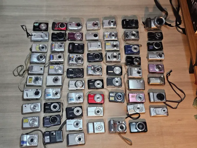 Lote de 64 cameras digitais para concerto ou retirada de peças