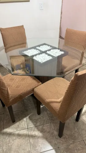 Mesa com 4 cadeiras