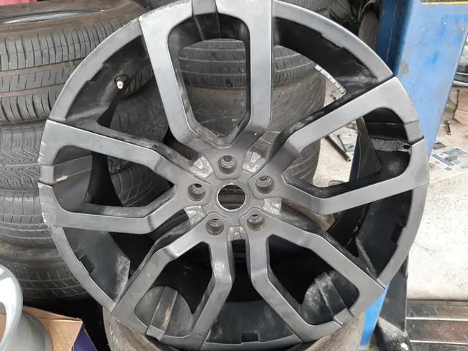 Roda aro 22 Presenza Prz Preta Land Rover 5X120 jogo