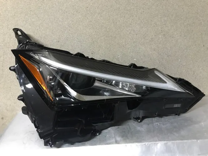 Farol Toyota Lexus UX250