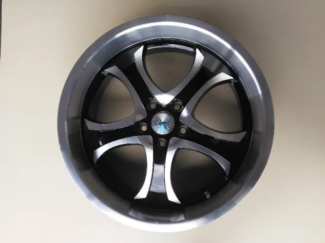Jogo de Rodas Aro 20 Kromma KR1620 20x7,5 et36 Preta Diamantada