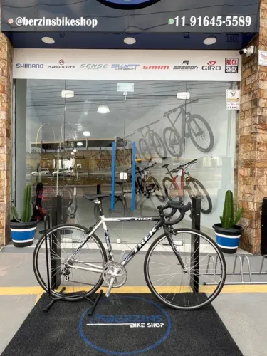 SPEED TREK - 52 - SEMI NOVA - GARFO EM CARBONO -  GRUPO CAMPAGNOLO XENON 2x9 - RODAS VZAN