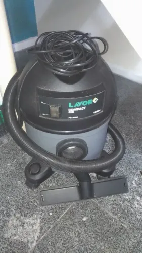 Aspirador Agua e Po, 1.250W, potente, acessorios, em bom estado. E 
