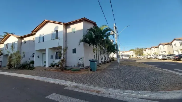 Vendo casa de 3/4 na Qd 103 do Total Ville/Santa Maria