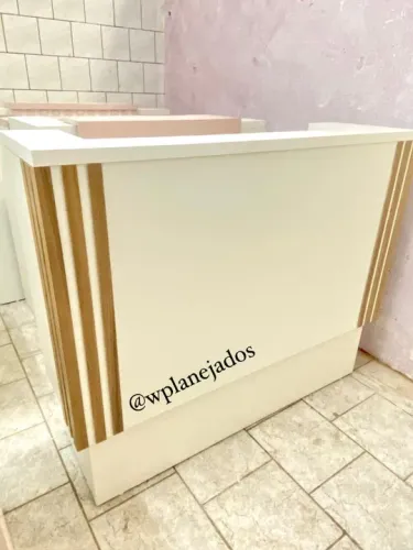 Balcão para Escritório Recepção Loja Branco com Ripado Amadeirado