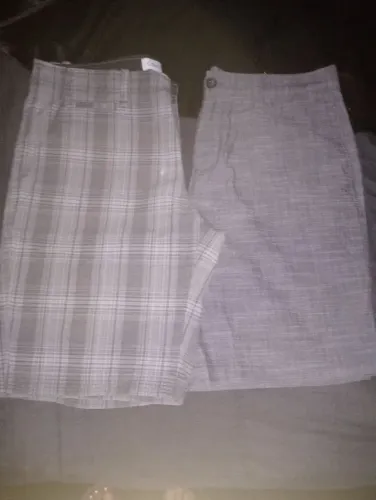 2 Bermudas Calvin Klein, 42 e 44