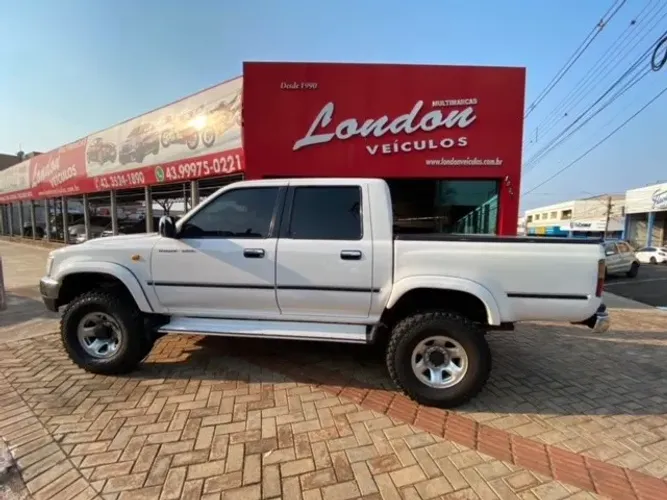 Hilux Srv 4x4 turbo de fábrica 2003