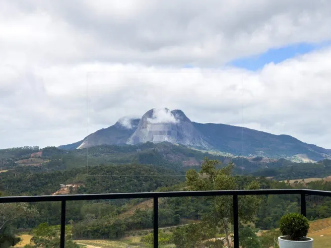 Mansão no Condomínio Aldeia Eco da Floresta com vista eterna para Pedra Azul