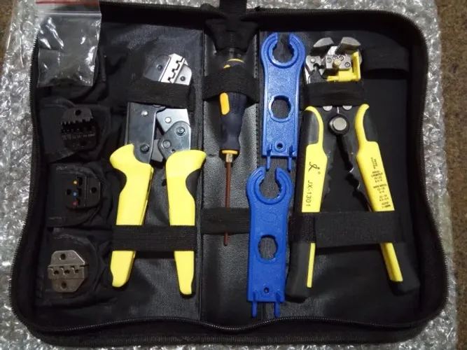 Kit Alicates Crimpador + Descascador + 4 Matrizes + Par Chaves MC4