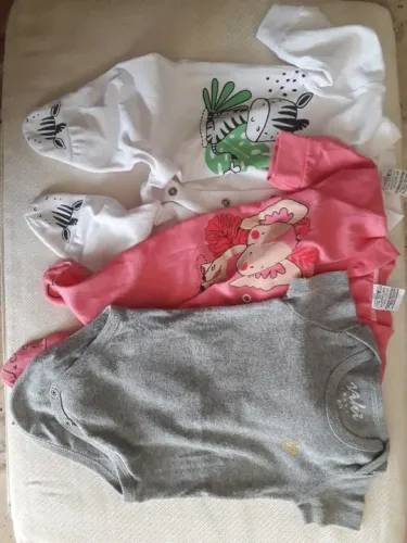 Kit 3 peças com macacão mijão manga longa P e body manga curta RN