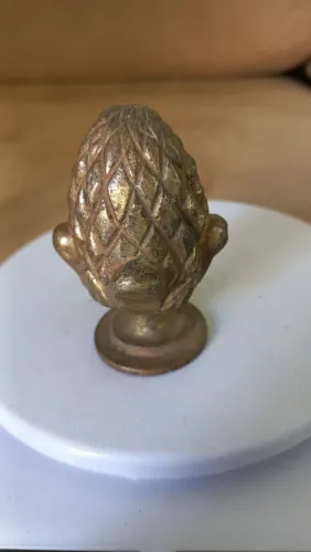 Antigo enfeite escultura pinha metal enfeite decoração colecionadores puxador lustre rara