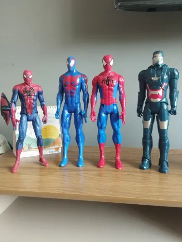 Bonecos de heróis - Homem de Ferro, Homem Aranha e outros
