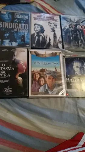 Lote de DVDs de filmes clássicos( podem ser vendidos separadamente)
