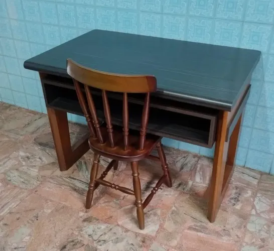 Escrivaninha de madeira de marcenaria