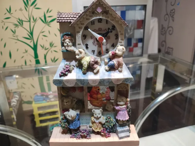 Lindo relógio decorado com biscuit
