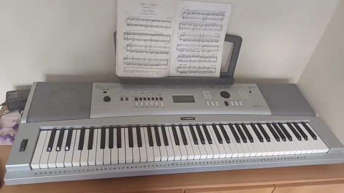 Teclado Yamaha DGX - 230 - Excelente estado!