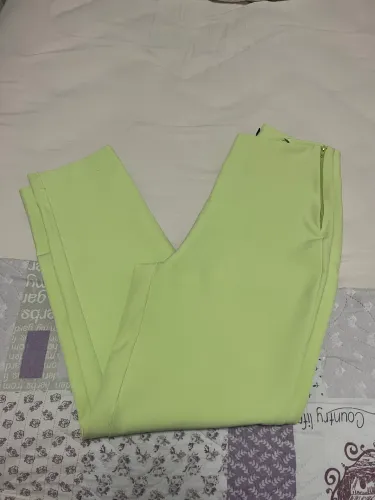 Calça verde pastel
